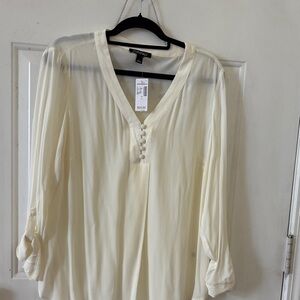 Roz & Ali Cream V-Neck Button Front Blouse